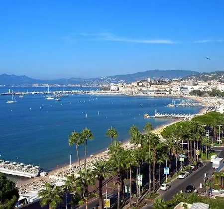 Sleep In Between Sea And Mountains 公寓