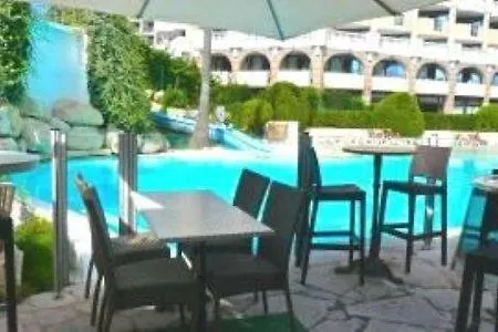 Sleep In Between Sea And Mountains 公寓