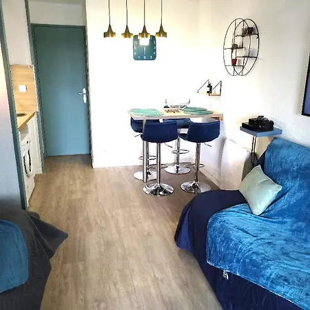 Sleep In Between Sea And Mountains 公寓