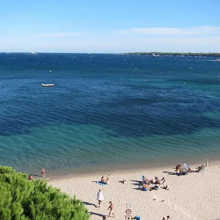 Sleep In Between Sea And Mountains * Cannes